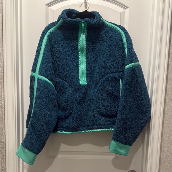 Altar'd State Tops - Altrd state Teal and Mint cropped Pullover XL